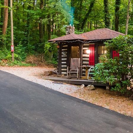 Log Cabin Motor Court Asheville Exterior photo