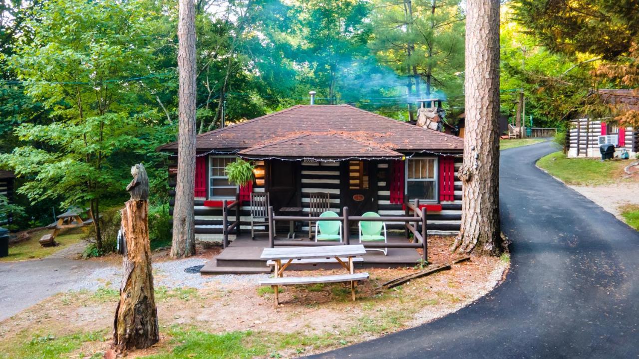 Log Cabin Motor Court Asheville Exterior photo