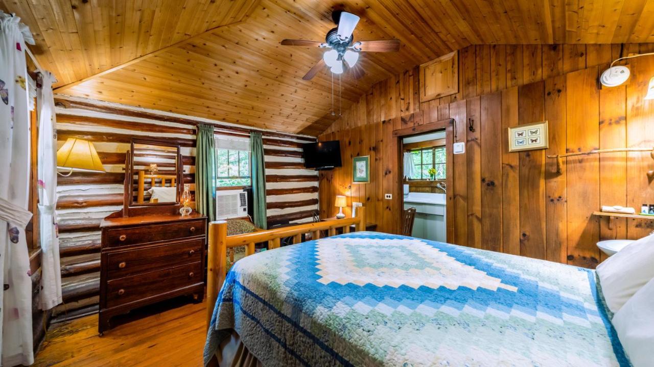 Log Cabin Motor Court Asheville Exterior photo
