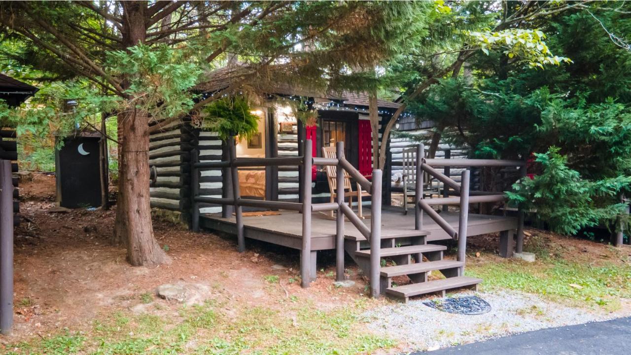 Log Cabin Motor Court Asheville Exterior photo