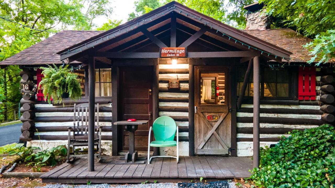Log Cabin Motor Court Asheville Exterior photo