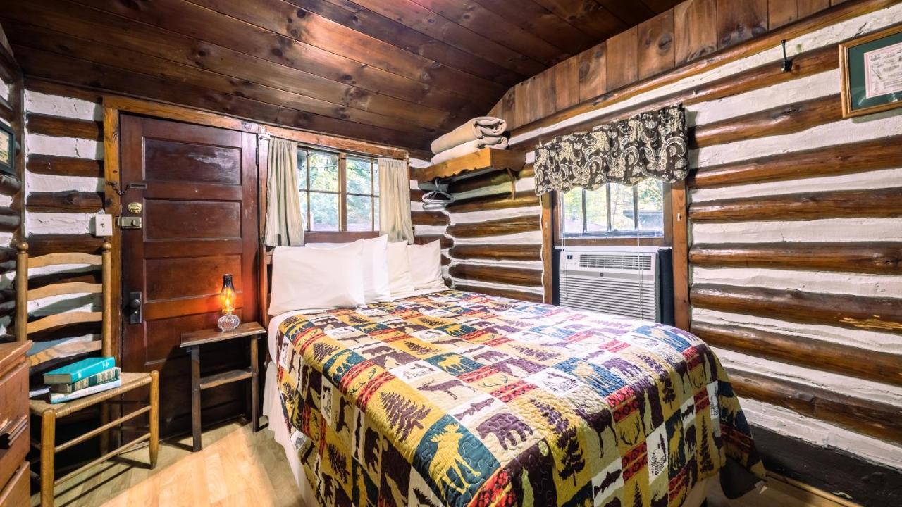 Log Cabin Motor Court Asheville Exterior photo