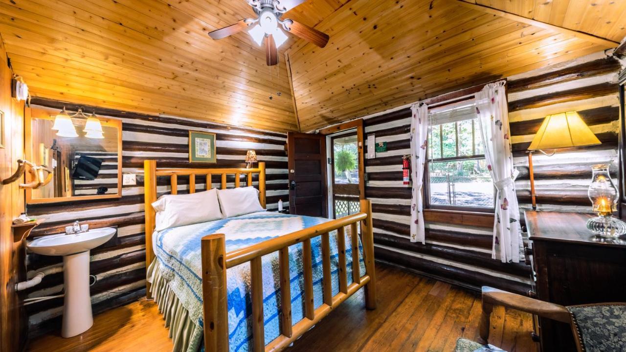 Log Cabin Motor Court Asheville Exterior photo