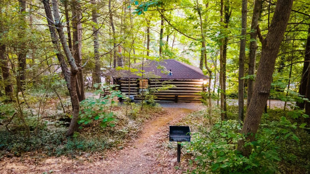Log Cabin Motor Court Asheville Exterior photo