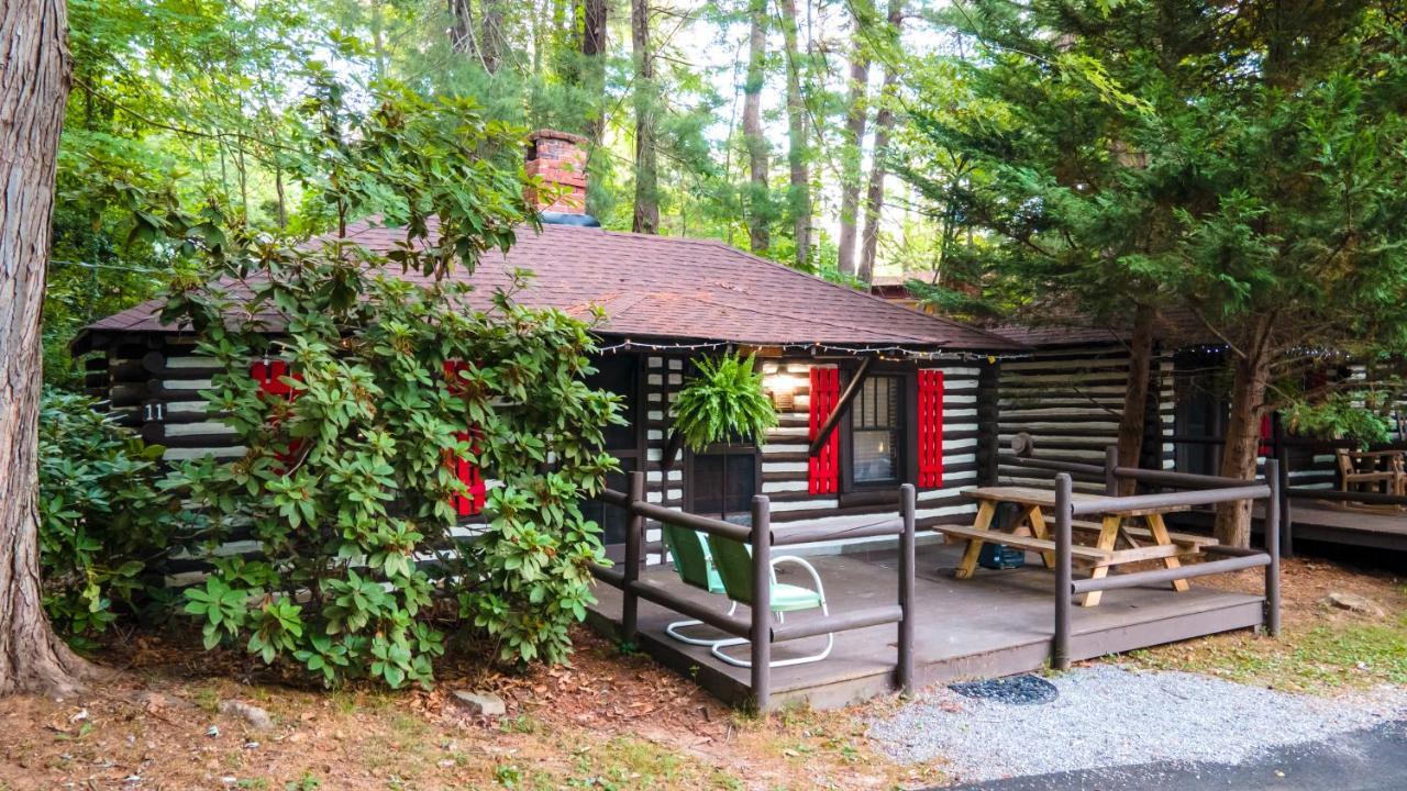 Log Cabin Motor Court Asheville Exterior photo