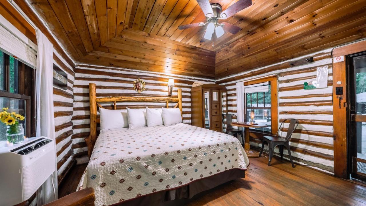 Log Cabin Motor Court Asheville Exterior photo