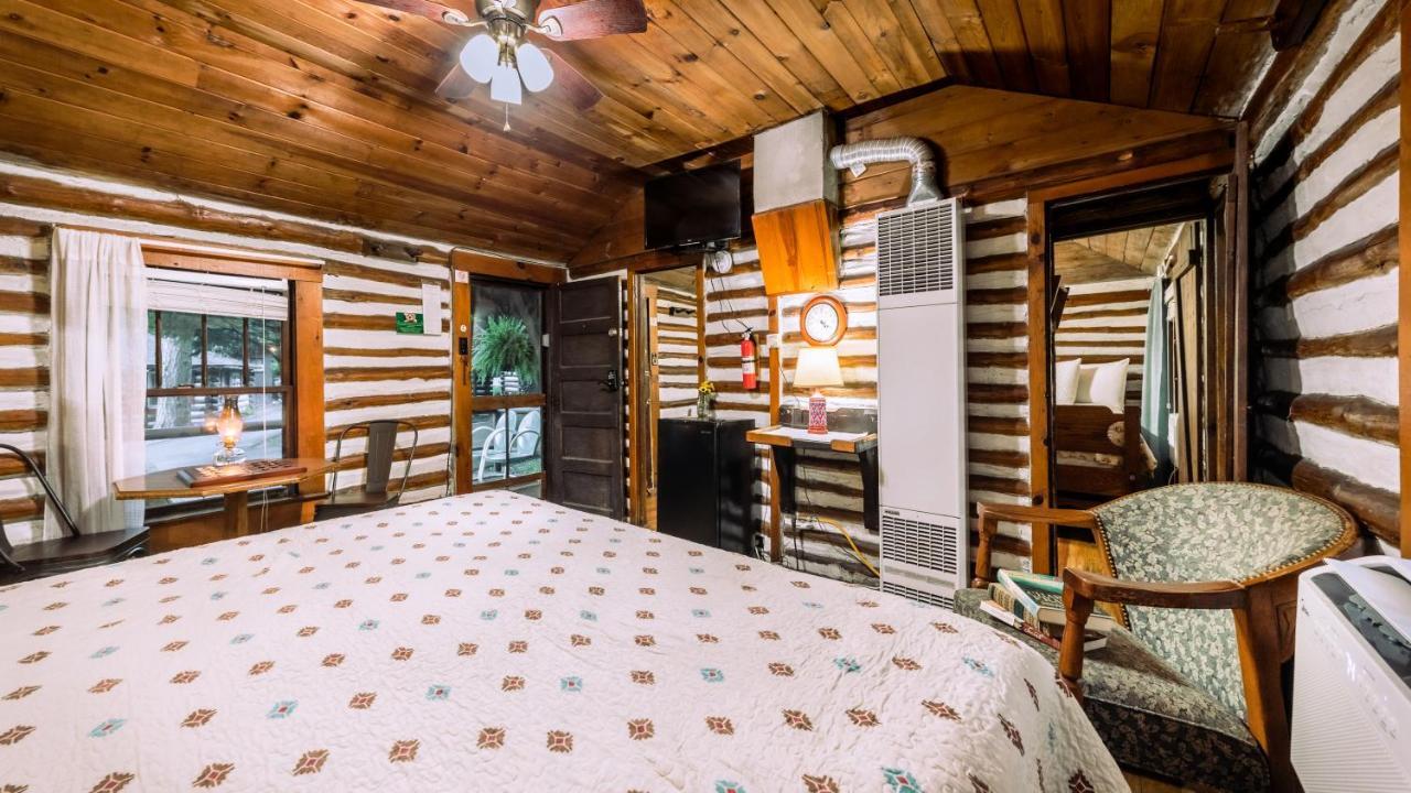 Log Cabin Motor Court Asheville Exterior photo