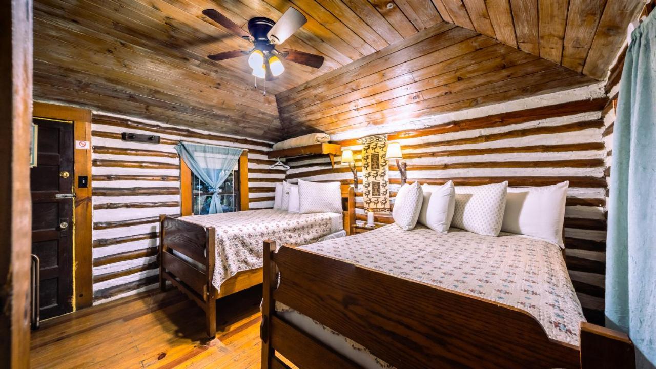 Log Cabin Motor Court Asheville Exterior photo