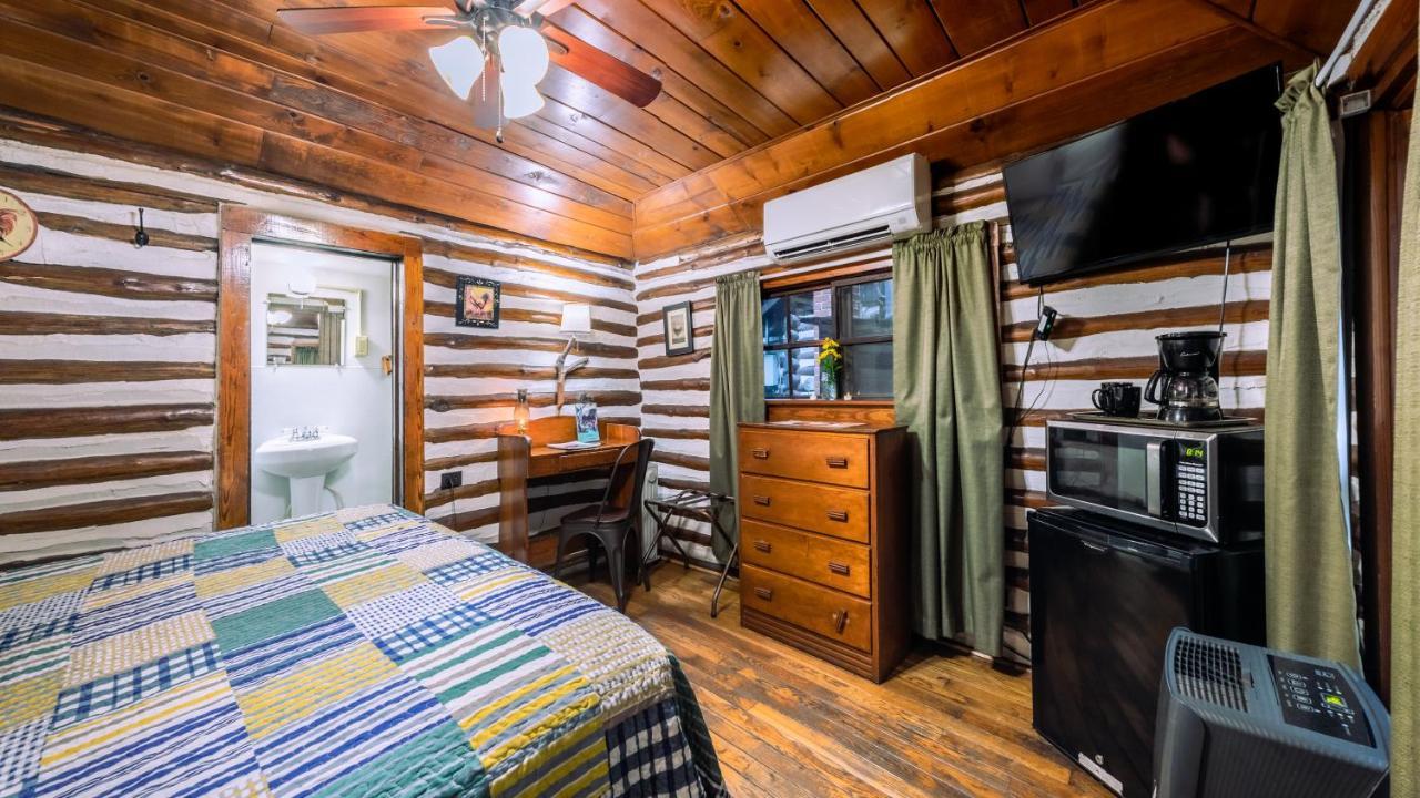Log Cabin Motor Court Asheville Exterior photo