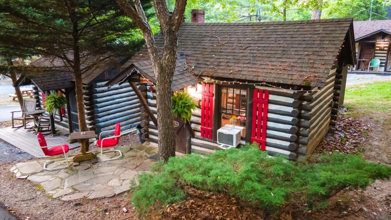Log Cabin Motor Court Asheville Exterior photo