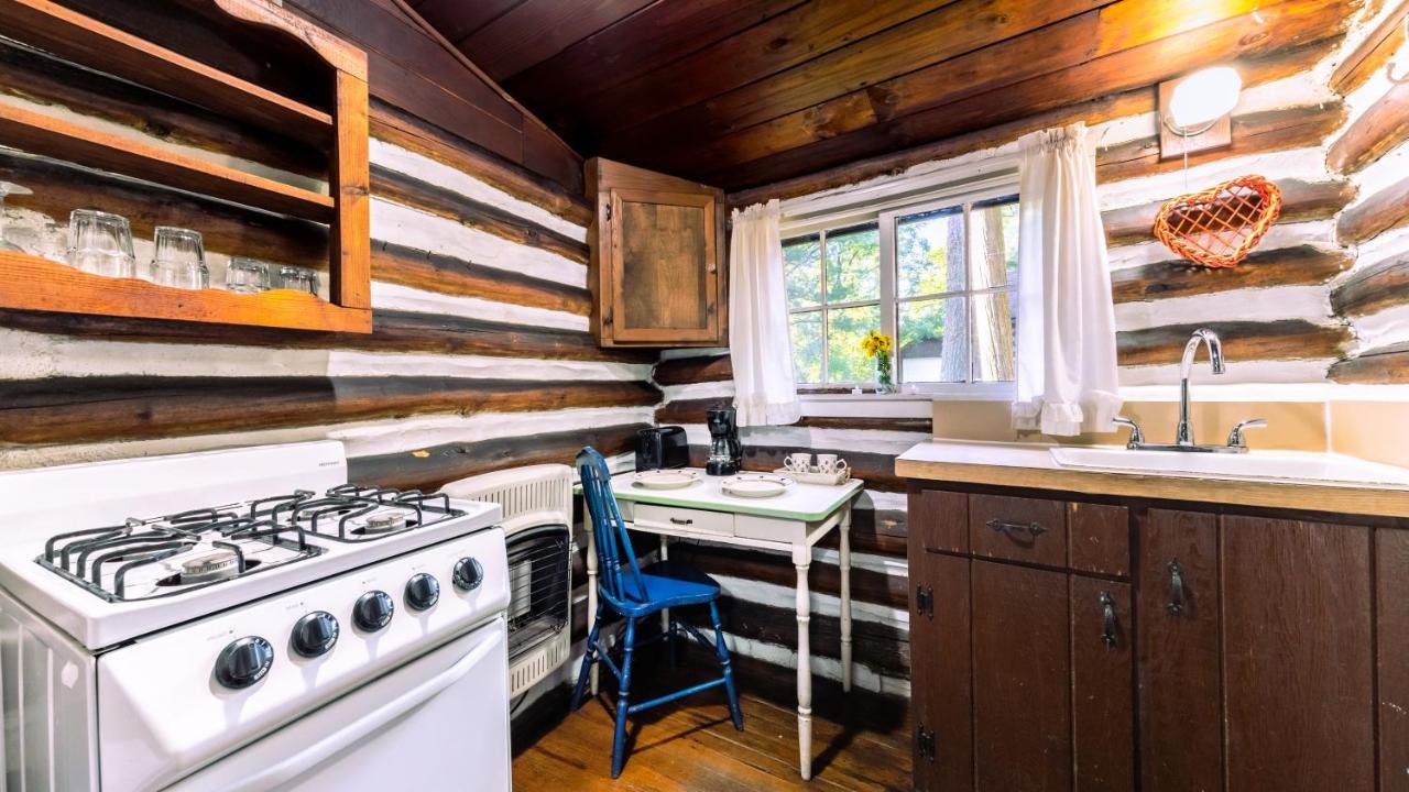Log Cabin Motor Court Asheville Exterior photo