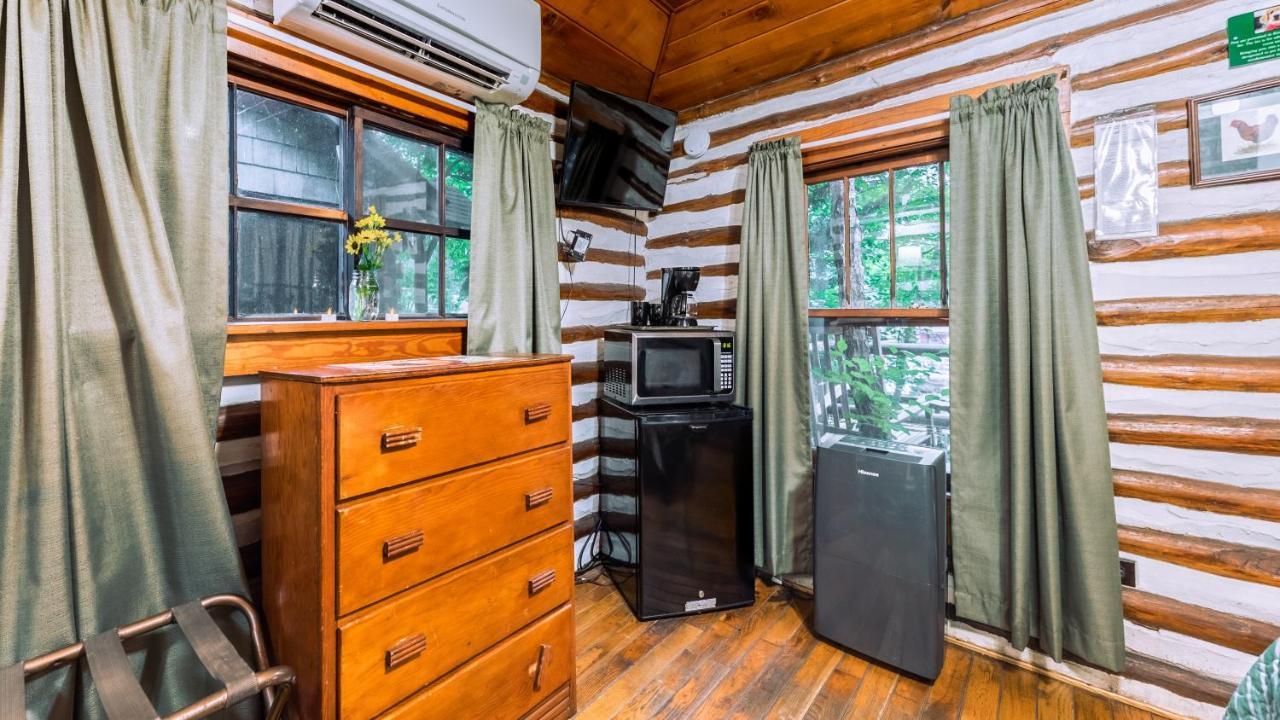Log Cabin Motor Court Asheville Exterior photo
