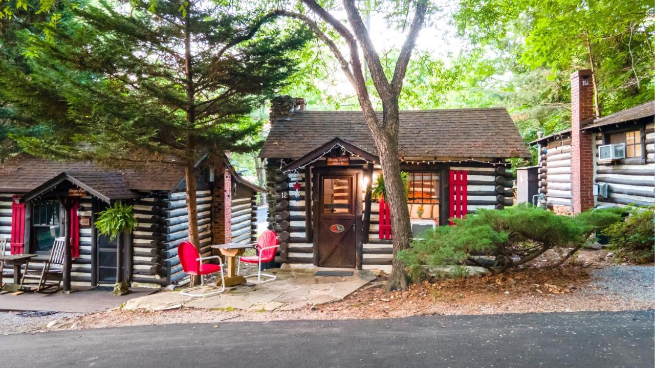 Log Cabin Motor Court Asheville Exterior photo