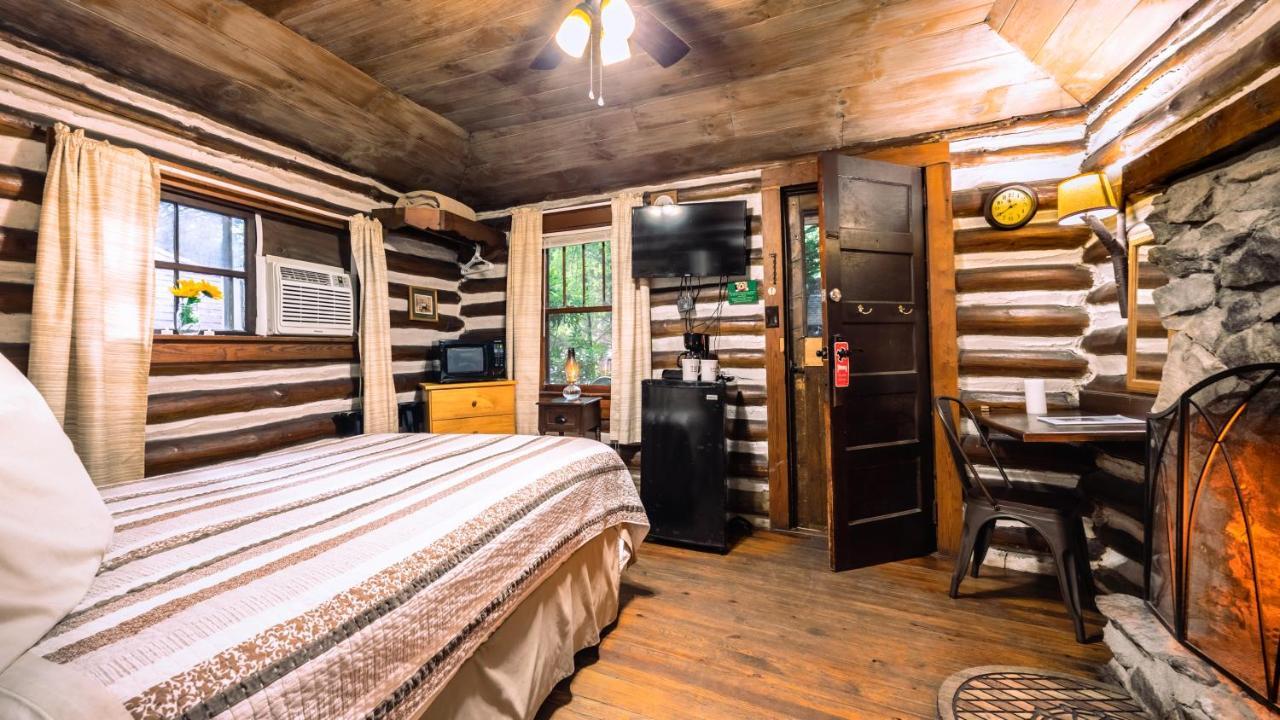 Log Cabin Motor Court Asheville Exterior photo
