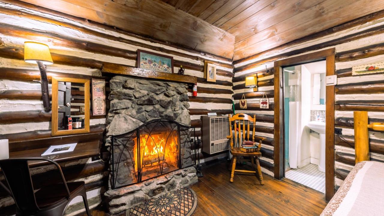 Log Cabin Motor Court Asheville Exterior photo