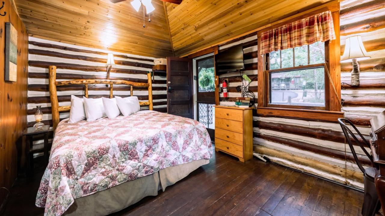 Log Cabin Motor Court Asheville Exterior photo