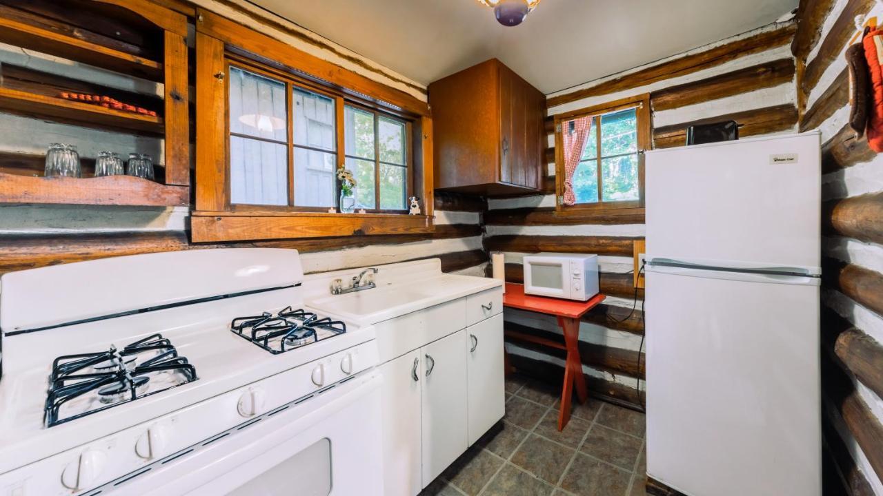 Log Cabin Motor Court Asheville Exterior photo