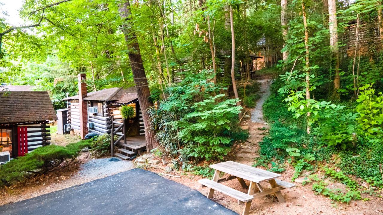 Log Cabin Motor Court Asheville Exterior photo
