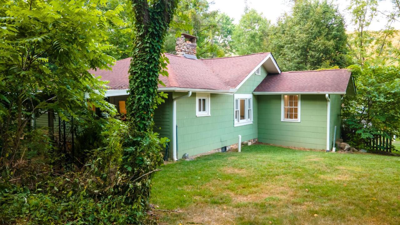 Log Cabin Motor Court Asheville Exterior photo