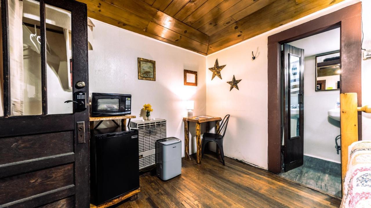 Log Cabin Motor Court Asheville Exterior photo