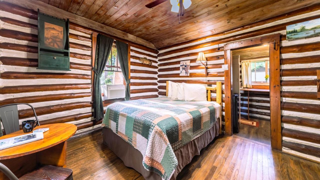 Log Cabin Motor Court Asheville Exterior photo