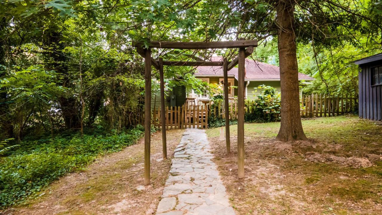 Log Cabin Motor Court Asheville Exterior photo