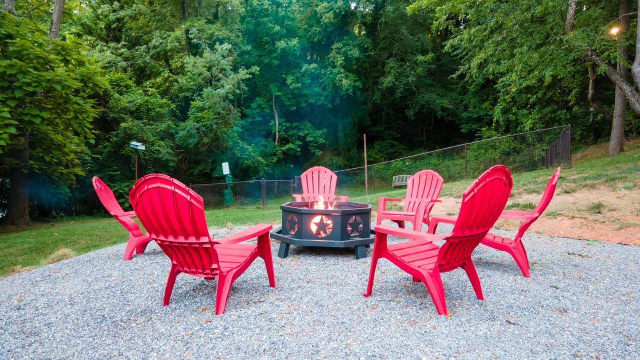 Log Cabin Motor Court Asheville Exterior photo
