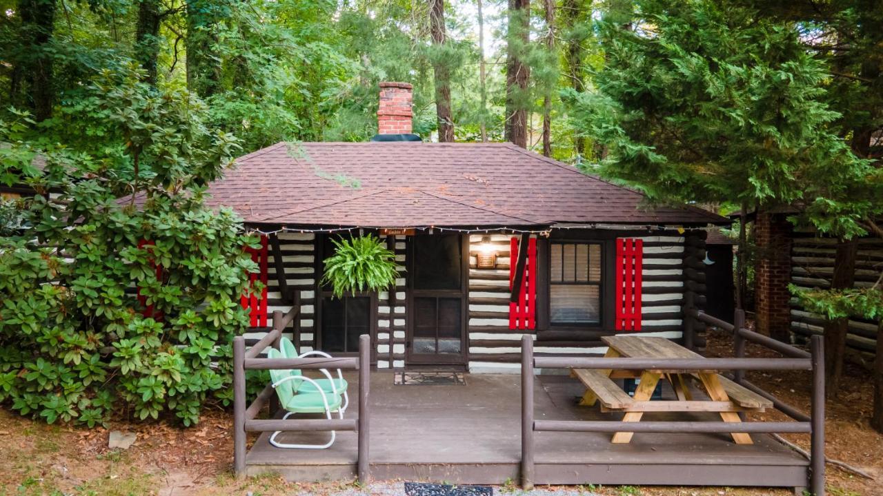 Log Cabin Motor Court Asheville Exterior photo