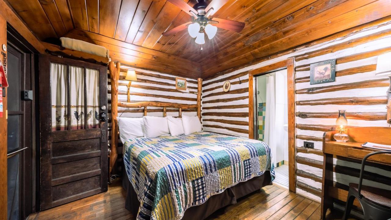 Log Cabin Motor Court Asheville Exterior photo