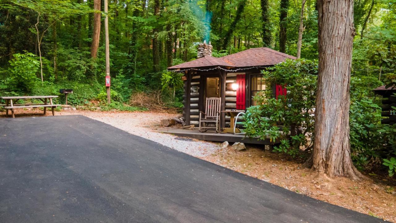Log Cabin Motor Court Asheville Exterior photo