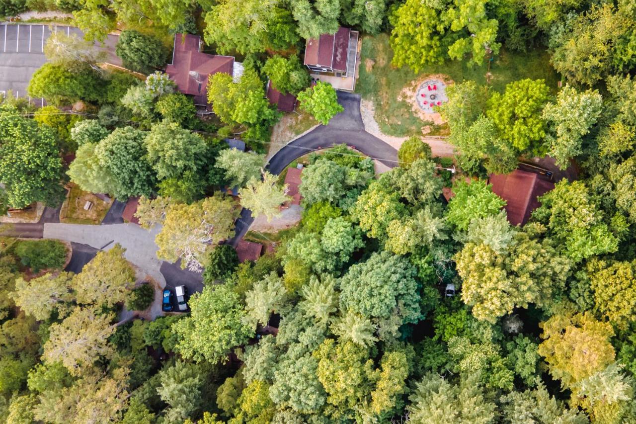 Log Cabin Motor Court Asheville Exterior photo